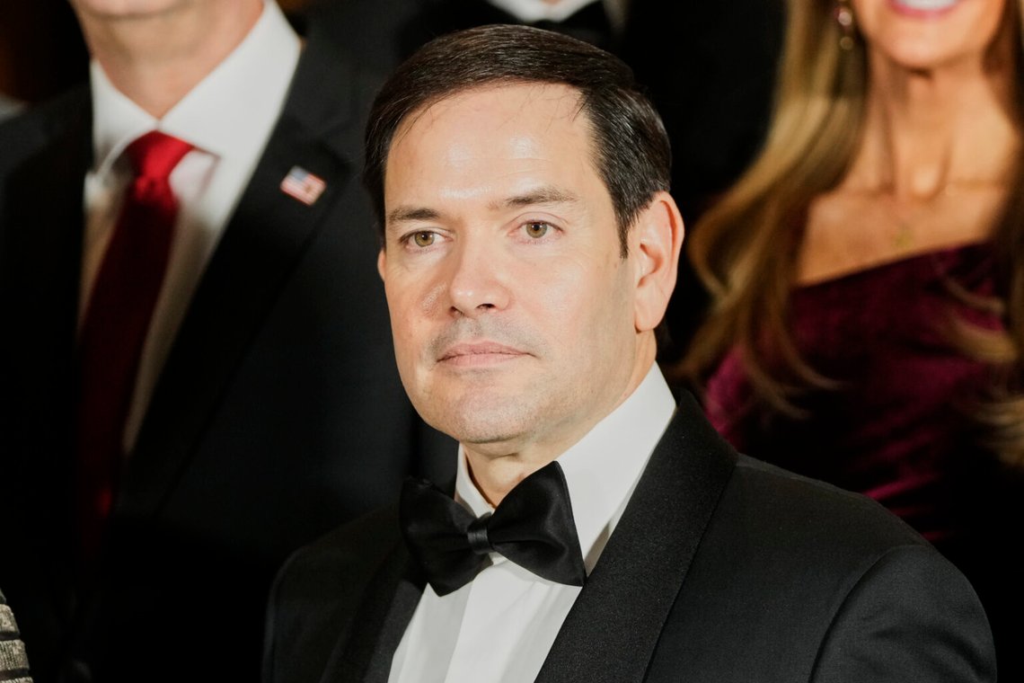 I ett memo till anställda vid det amerikanska utrikesdepartementet har utrikesminister Marco Rubio instruerat att stoppa alla nya biståndsutbetalningar tills varje enskilt förslag har granskats och godkänts. Foto: Mark Schiefelbein/ AP / NTB I ett memo till anställda vid det amerikanska utrikesdepartementet har utrikesminister Marco Rubio instruerat att stoppa alla nya biståndsutbetalningar tills varje enskilt förslag har granskats och godkänts. Foto: Mark Schiefelbein/ AP / NTB