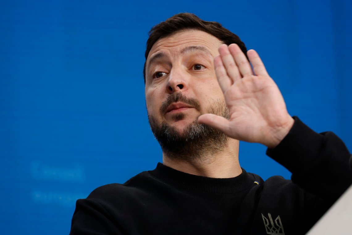 Ukrainas president Volodymyr Zelenskyj talar talar vid en mediekonferens under ett EU-toppmöte i Bryssel den 19 december 2024. Foto: Geert Vanden Wijngaert / AP Photo Ukrainas president Volodymyr Zelenskyj talar talar vid en mediekonferens under ett EU-toppmöte i Bryssel den 19 december 2024. Foto: Geert Vanden Wijngaert / AP Photo