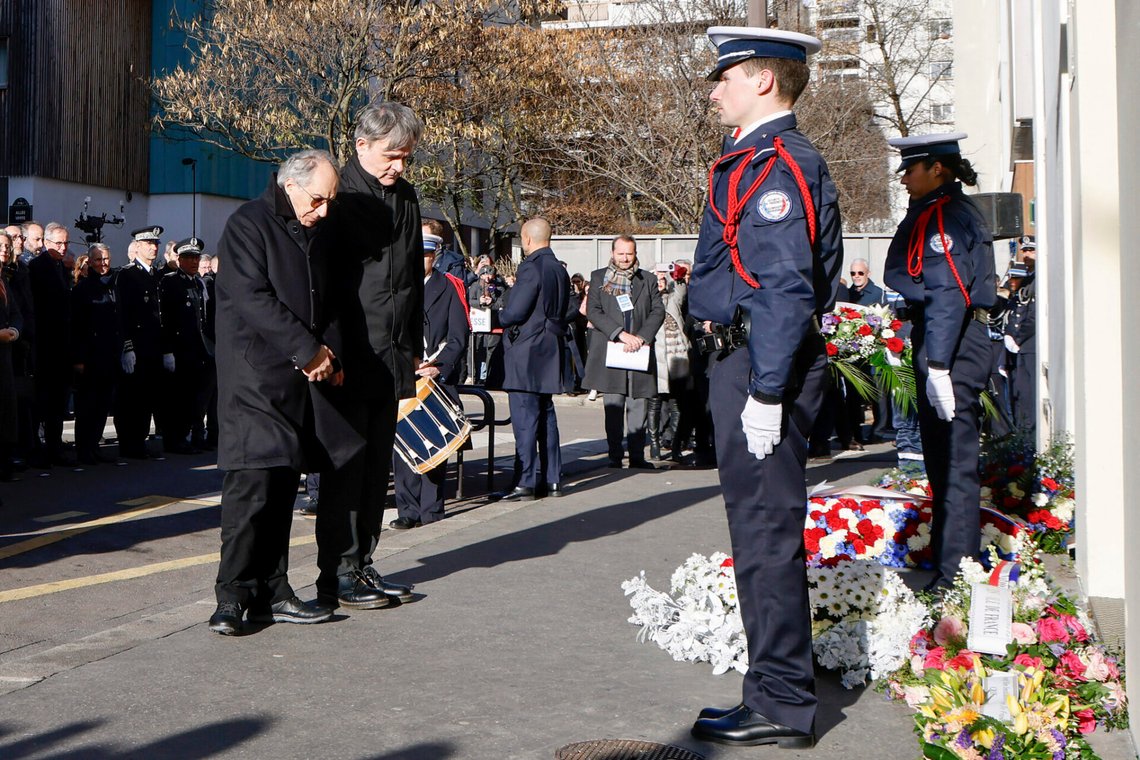 Charlie Hebdos chefredaktör Gerard Biard och förläggare Laurent Sourisseau uppmärksammar tioårsdagen av massakern på satirtidningens kontor i Paris den 7 januari 2025. Foto: Ludovic Marin / Pool via AP / NTB Charlie Hebdos chefredaktör Gerard Biard och förläggare Laurent Sourisseau uppmärksammar tioårsdagen av massakern på satirtidningens kontor i Paris den 7 januari 2025. Foto: Ludovic Marin / Pool via AP / NTB