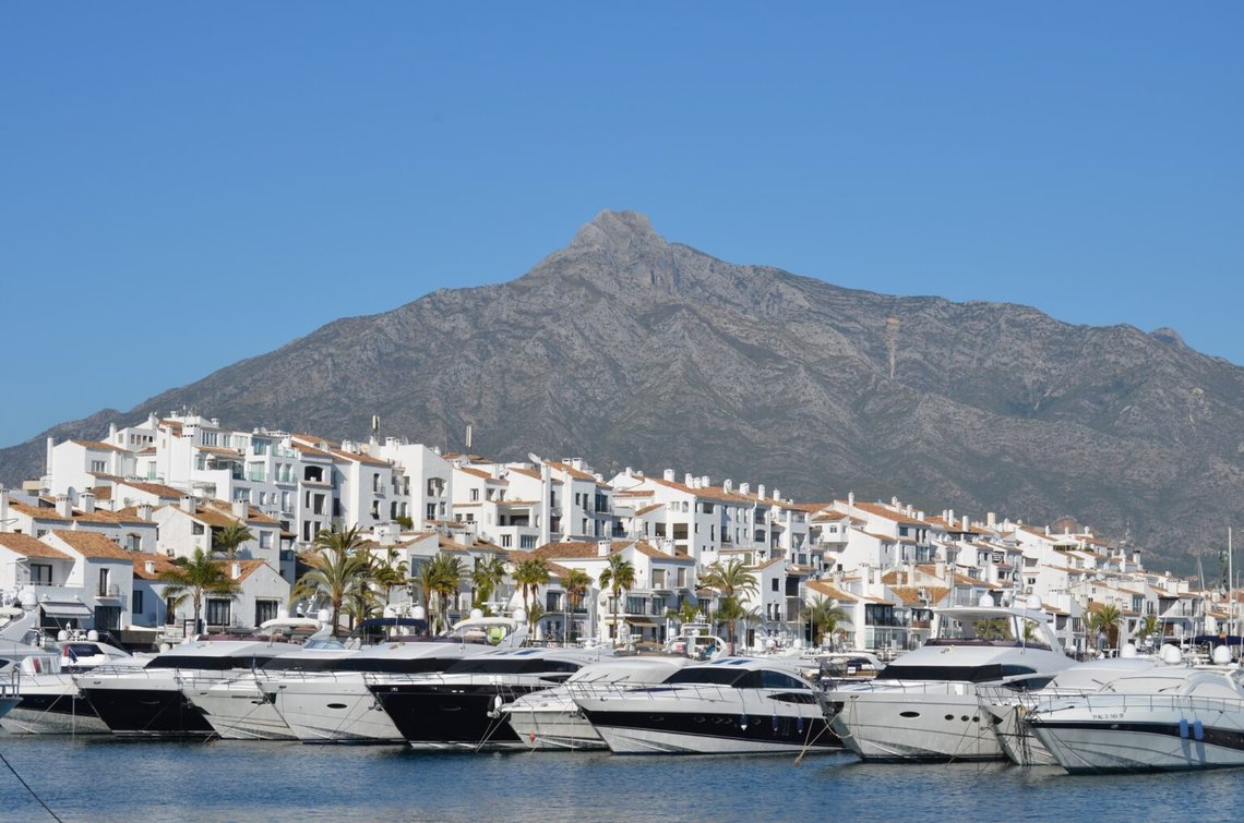 Marbella i Spanien är ett populärt resmål och det finns ett överflöd av lyxyachter i hamnen. Bilden är från Puerto Banús. Foto: Pixabay Marbella i Spanien är ett populärt resmål och det finns ett överflöd av lyxyachter i hamnen. Bilden är från Puerto Banús. Foto: Pixabay