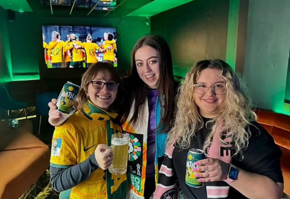Ladies League på Instagram, skärmdump. Rose Valente till höger i bilden. Ladies League på Instagram, skärmdump. Rose Valente till höger i bilden.