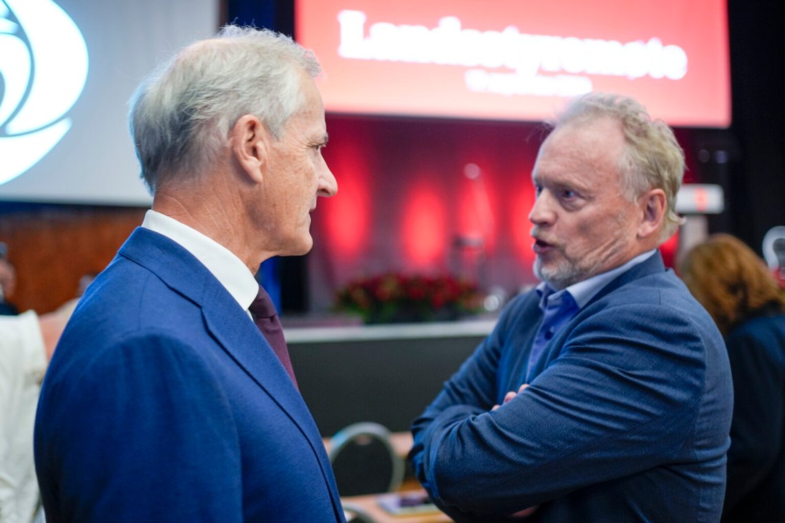 Jonas Gahr Støre Raymond Johansen på Arbetarpartiets landstingsmöte. Foto: Terje Pedersen / NTB Jonas Gahr Støre Raymond Johansen på Arbetarpartiets landstingsmöte. Foto: Terje Pedersen / NTB