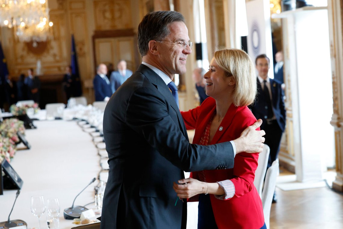 Natos generalsekreterare Mark Rutte, till vänster, talar med EU:s utrikespolitiska chef Kaja Kallas under ett EU-toppmöte i Egmontpalatset i Bryssel, 3 februari 2025. Foto: Geert Vanden Wijngaert, Pool / AP Foto Natos generalsekreterare Mark Rutte, till vänster, talar med EU:s utrikespolitiska chef Kaja Kallas under ett EU-toppmöte i Egmontpalatset i Bryssel, 3 februari 2025. Foto: Geert Vanden Wijngaert, Pool / AP Foto