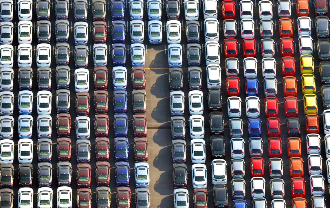 Biler står parkert på havnen i Yokohama i Japan i påvente av eksport. Foto: Kyodo News via AP / NTB Biler står parkert på havnen i Yokohama i Japan i påvente av eksport. Foto: Kyodo News via AP / NTB
