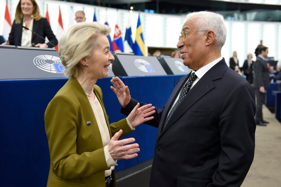 Ursula von der Leyen, ordförande för EU-kommissionen, talar med Europeiska rådets ordförande Antonio Costa, under en session i Europaparlamentet den 22 januari 2025 i Strasbourg, östra Frankrike. Foto: Pascal Bastien / AP Photo Ursula von der Leyen, ordförande för EU-kommissionen, talar med Europeiska rådets ordförande Antonio Costa, under en session i Europaparlamentet den 22 januari 2025 i Strasbourg, östra Frankrike. Foto: Pascal Bastien / AP Photo