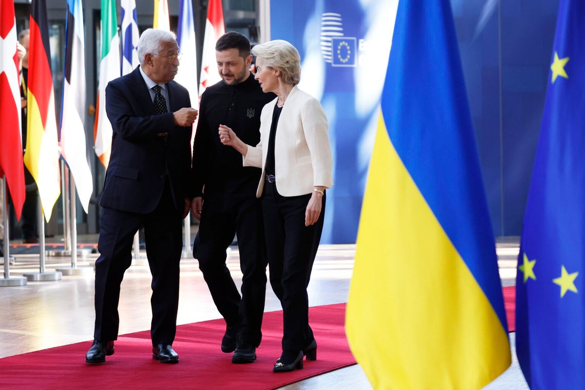 Om EU måste välja mellan USA och Ukraina kommer de att välja Ukraina, tror forskaren. Foto: AP/NTB Om EU måste välja mellan USA och Ukraina kommer de att välja Ukraina, tror forskaren. Foto: AP/NTB