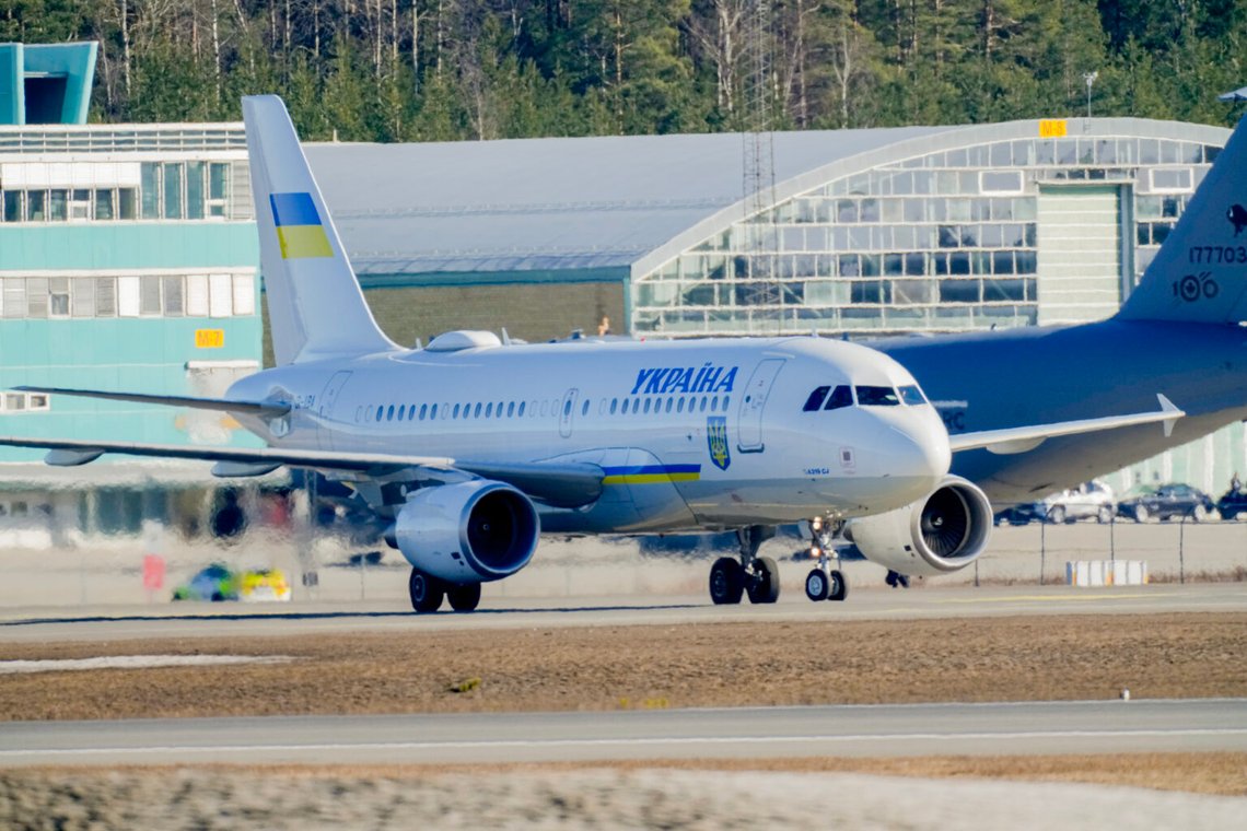 Planet med Ukrainas president Volodymyr Zelenskyj har anlänt till Gardermoen. Foto: Lise Åserud / NTB Planet med Ukrainas president Volodymyr Zelenskyj har anlänt till Gardermoen. Foto: Lise Åserud / NTB