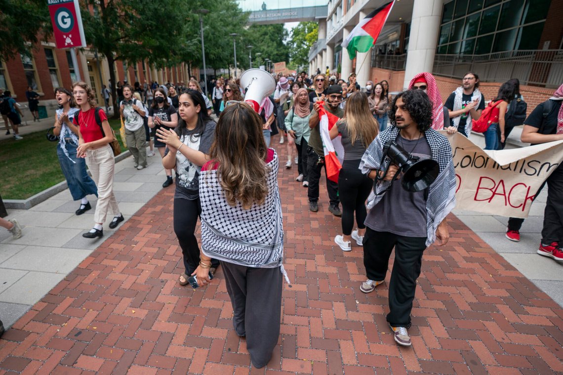 Från en "pro-palestinsk" demonstration på Temple University campus i Philadelphia den 29 augusti 2024. Foto: Chris Szagola/AP/NTB. Från en "pro-palestinsk" demonstration på Temple University campus i Philadelphia den 29 augusti 2024. Foto: Chris Szagola/AP/NTB.