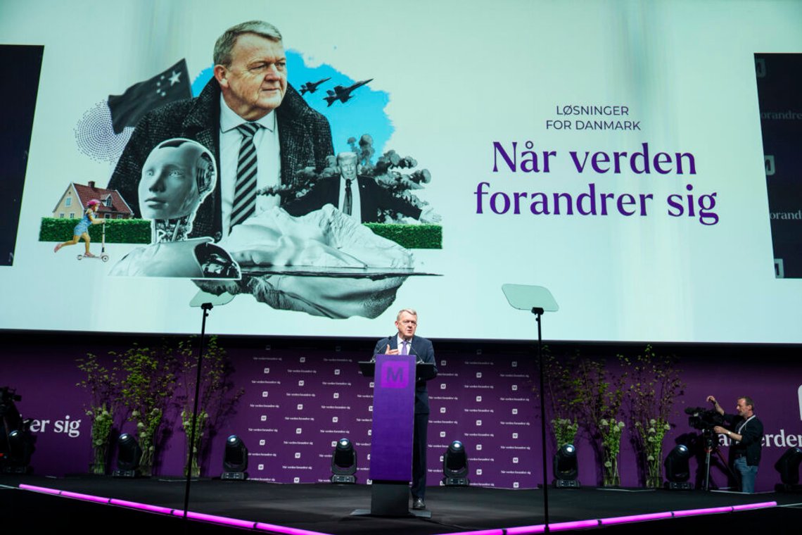 Lars Løkke Rasmussen talar på scenen på Moderaternas årsmöte i Bella Center i Köpenhamn den 22 mars 2025. Foto: Martin Sylvest/Ritzau Scanpix 2025 Lars Løkke Rasmussen talar på scenen på Moderaternas årsmöte i Bella Center i Köpenhamn den 22 mars 2025. Foto: Martin Sylvest/Ritzau Scanpix 2025