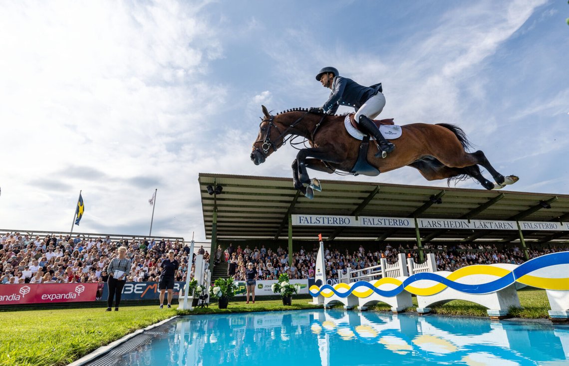 FALSTERBO 20230715 Steve Guerdat från Schweiz på hästen Easy Star de Talma vinner lördagens Falsterbo Derby, Internationell hoppning, på Falsterbo Horseshow. Foto: Andreas Hillergren / TT / kod 10600 FALSTERBO 20230715 Steve Guerdat från Schweiz på hästen Easy Star de Talma vinner lördagens Falsterbo Derby, Internationell hoppning, på Falsterbo Horseshow. Foto: Andreas Hillergren / TT / kod 10600