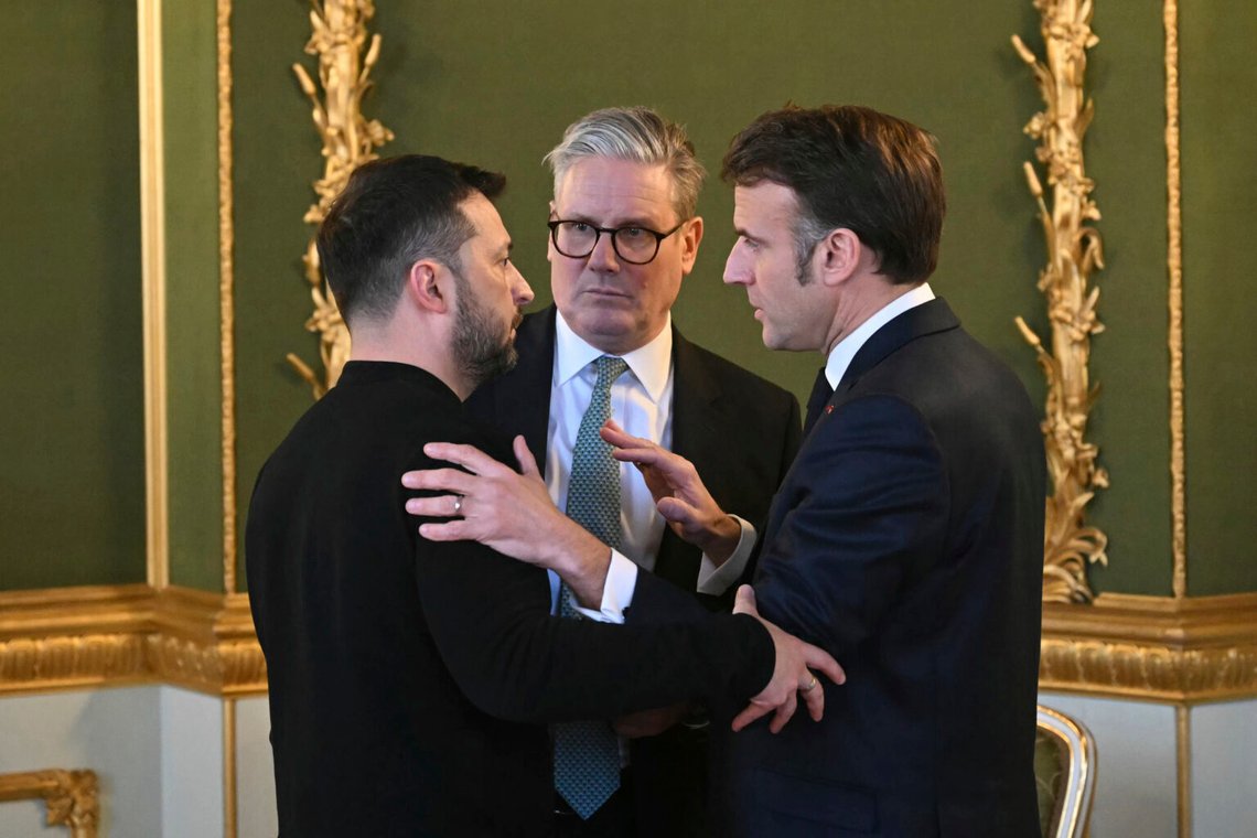 Ukrainas Volodymyr Zelensky, Storbritanniens Keir Starmer och Frankrikes Emmanuel Macron leder vägen för att utarbeta en fredsplan för Ukraina. – En seger för Europa, säger expert. Foto: AP/NTB Ukrainas Volodymyr Zelensky, Storbritanniens Keir Starmer och Frankrikes Emmanuel Macron leder vägen för att utarbeta en fredsplan för Ukraina. – En seger för Europa, säger expert. Foto: AP/NTB