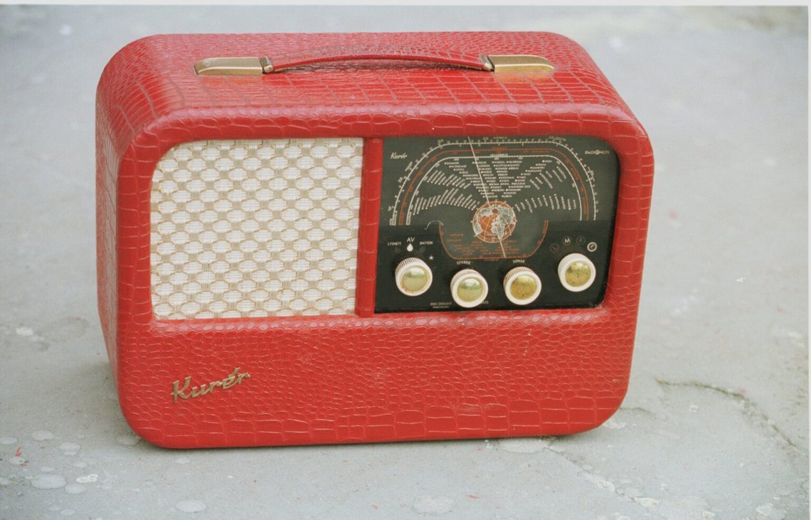 "Kurer", gammal radio.26/09/97. Foto: Tone Georgsen "Kurer", gammal radio.26/09/97. Foto: Tone Georgsen