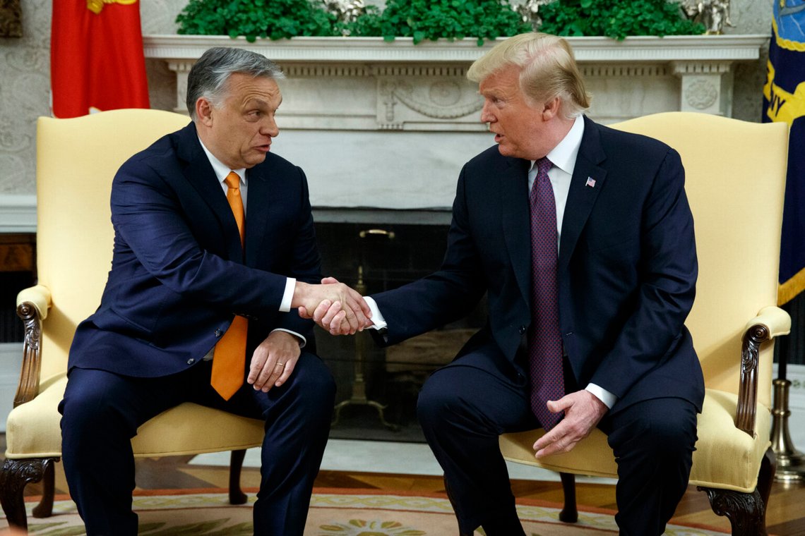 Ungerns premiärminister Viktor Orbán har en god relation med USA:s president Donald Trump, vilket är fördelaktigt för landet han styr. Foto: Evan Vucci / AP / NTB Ungerns premiärminister Viktor Orbán har en god relation med USA:s president Donald Trump, vilket är fördelaktigt för landet han styr. Foto: Evan Vucci / AP / NTB