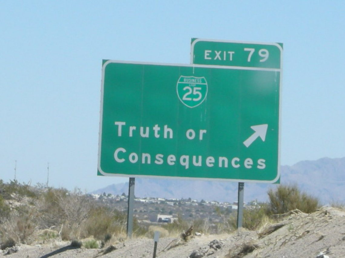 Avfarten till staden Truth or Consequences från Interstate-25 i New Mexico. Foto: Wikimedia Commons (cc by-sa 2.0). Avfarten till staden Truth or Consequences från Interstate-25 i New Mexico. Foto: Wikimedia Commons (cc by-sa 2.0).