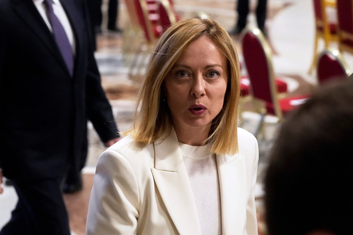 Giorgia Meloni anländer till en minnesmässa i Peterskyrkan på tjugoårsdagen av påven Johannes Paulus II:s död den 2 april 2025. Foto: Gregorio Borgia / AP / NTB. Giorgia Meloni anländer till en minnesmässa i Peterskyrkan på tjugoårsdagen av påven Johannes Paulus II:s död den 2 april 2025. Foto: Gregorio Borgia / AP / NTB.