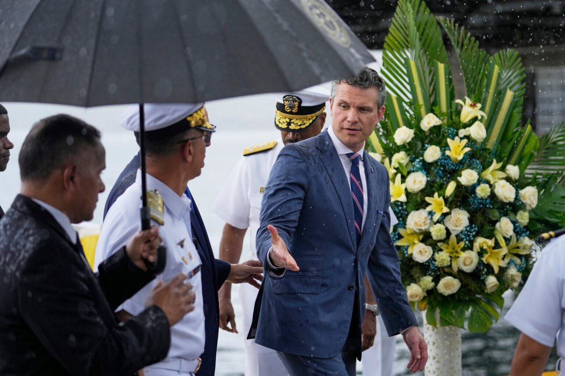 USA:s försvarsminister Pete Hegseth besöker hamnen i Rodman i västra Panama den 8 april 2025. Foto: Matias Delacroix/AP Foto USA:s försvarsminister Pete Hegseth besöker hamnen i Rodman i västra Panama den 8 april 2025. Foto: Matias Delacroix/AP Foto