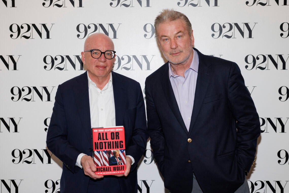 Michael Wolff skrev en bok om Trump under hans första mandatperiod som var ren fantasi: "Fire and fury". Nu är han ute med en ny och han intervjuas av Alec Baldwin. New York och Kalifornien är bastioner för Trump-hat och deras nedgång verkar bara öka hatet. Foto: CJ Rivera/Invision/AP Michael Wolff skrev en bok om Trump under hans första mandatperiod som var ren fantasi: "Fire and fury". Nu är han ute med en ny och han intervjuas av Alec Baldwin. New York och Kalifornien är bastioner för Trump-hat och deras nedgång verkar bara öka hatet. Foto: CJ Rivera/Invision/AP