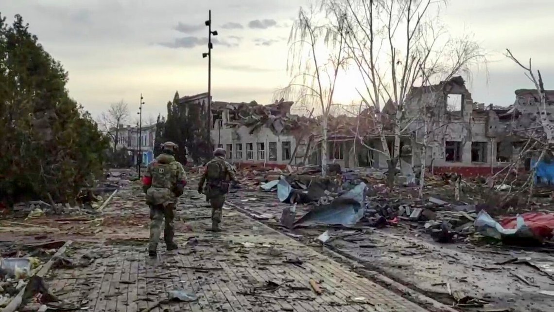 Ryska soldater patrullerar vid Sudzha i Kurskregionen i Ryssland, efter att den tagits över av ryska trupper. Foto: Ryska försvarsministeriets presstjänst via AP Ryska soldater patrullerar vid Sudzha i Kurskregionen i Ryssland, efter att den tagits över av ryska trupper. Foto: Ryska försvarsministeriets presstjänst via AP