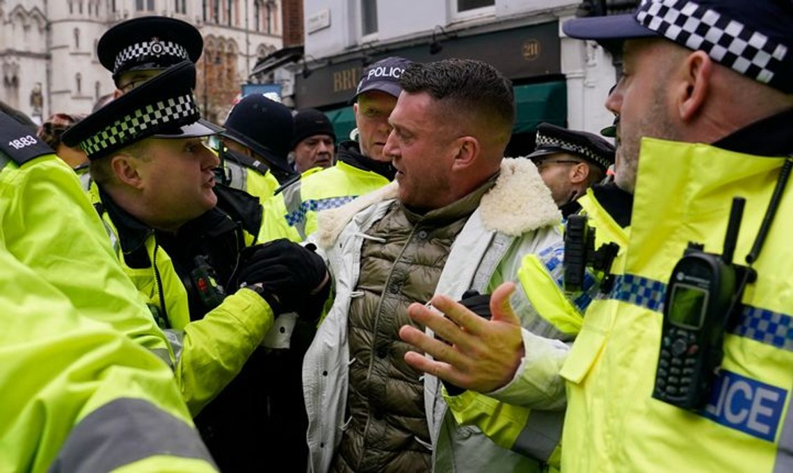 Stephen Yaxley-Lennon, känd som Tommy Robinson, arresteras av polisen under en demonstration i London, 26 november 2023. Foto: Alberto Pezzali/AP Photo Stephen Yaxley-Lennon, känd som Tommy Robinson, arresteras av polisen under en demonstration i London, 26 november 2023. Foto: Alberto Pezzali/AP Photo
