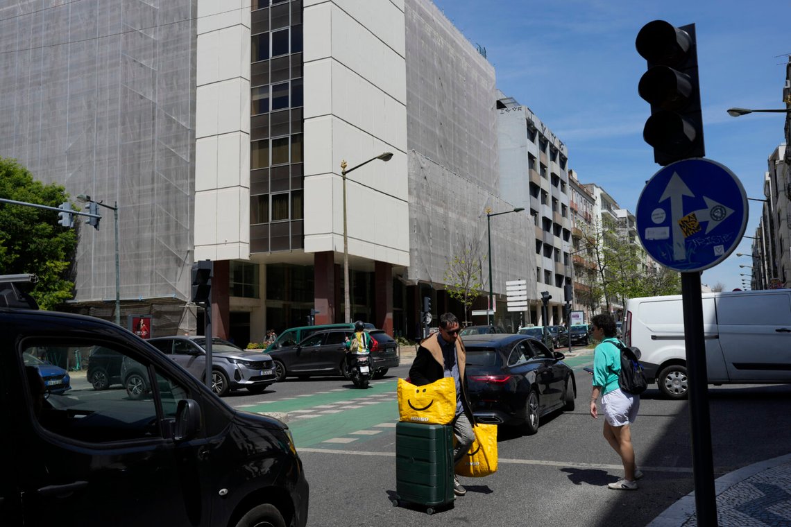 Trafikklysene sluttet også å fungere etter et strømbrudd i sentrum av Lisboa, Portugal. Foto: Armando Franca/ AP/NTB Trafikklysene sluttet også å fungere etter et strømbrudd i sentrum av Lisboa, Portugal. Foto: Armando Franca/ AP/NTB