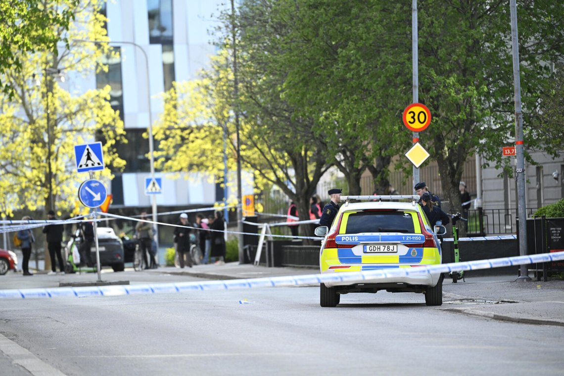 Flera personer hittades med skador som tyder på skottlossning. Händelsen utspelade sig i centrala Uppsala. Foto: Fredrik Sandberg / TT / NTB Flera personer hittades med skador som tyder på skottlossning. Händelsen utspelade sig i centrala Uppsala. Foto: Fredrik Sandberg / TT / NTB