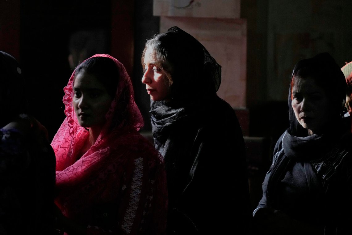 Kristna deltar i en bönestund i St. Anthony-kyrkan, som markerar långfredagen, i Lahore, Pakistan, 18 april 2025. Foto: K.M. Chaudary/AP Foto Kristna deltar i en bönestund i St. Anthony-kyrkan, som markerar långfredagen, i Lahore, Pakistan, 18 april 2025. Foto: K.M. Chaudary/AP Foto