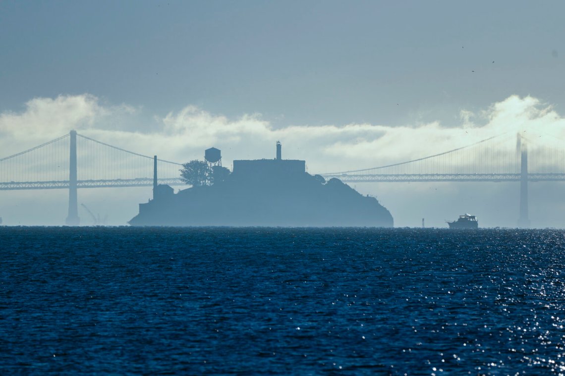 Alcatraz är både namnet på ön och fängelset i San Francisco-bukten. Foto: Eric Risberg / AP / NTB Alcatraz är både namnet på ön och fängelset i San Francisco-bukten. Foto: Eric Risberg / AP / NTB