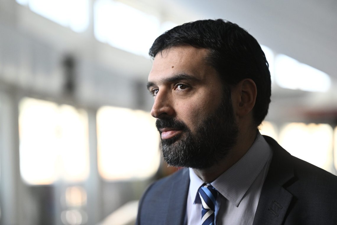 Den tidigare Vänsterpartisten Ali Esbati har kallat Norge för rasist. Han är nu anställd som särskild rådgivare åt norska SV. Foto: Henrik Montgomery / TT / Den tidigare Vänsterpartisten Ali Esbati har kallat Norge för rasist. Han är nu anställd som särskild rådgivare åt norska SV. Foto: Henrik Montgomery / TT /