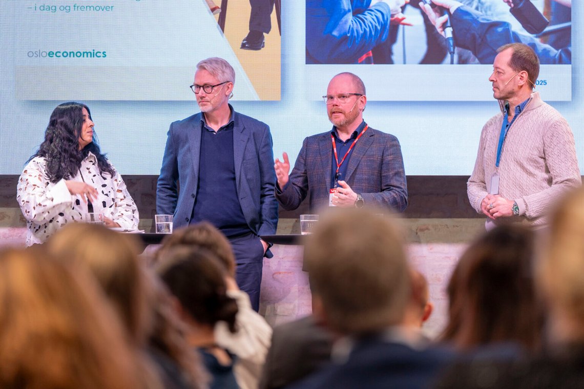 Oslo 20250129. Från vänster: Kultur- och jämställdhetsminister Lubna Jaffery (Ap), VD och chefredaktör för TV 2, Olav Sandnes, chefredaktör och VD för VG, Gard Steiro, och chefredaktör för Fredrikstad Blad, René Svendsen, deltar i en paneldiskussion under presentationen av rapporten "De ekonomiska villkoren för redaktionellt styrda medier - idag och i framtiden" på Pressens hus i Oslo på onsdagen. Foto: Håkon Mosvold Larsen / NTB Oslo 20250129. Från vänster: Kultur- och jämställdhetsminister Lubna Jaffery (Ap), VD och chefredaktör för TV 2, Olav Sandnes, chefredaktör och VD för VG, Gard Steiro, och chefredaktör för Fredrikstad Blad, René Svendsen, deltar i en paneldiskussion under presentationen av rapporten "De ekonomiska villkoren för redaktionellt styrda medier - idag och i framtiden" på Pressens hus i Oslo på onsdagen. Foto: Håkon Mosvold Larsen / NTB