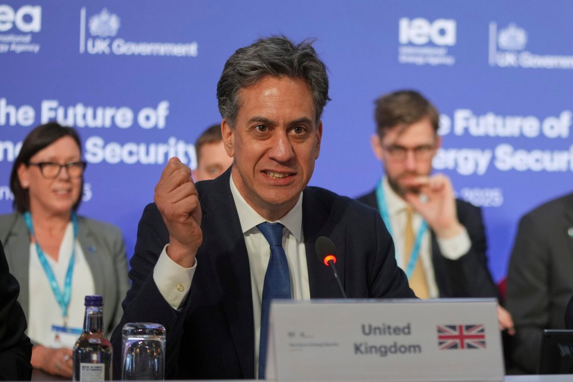 Storbritanniens energiminister Ed Miliband planerar massiva subventioner för vindkraft. Foto: AP /Kin Cheung/NTB Storbritanniens energiminister Ed Miliband planerar massiva subventioner för vindkraft. Foto: AP /Kin Cheung/NTB