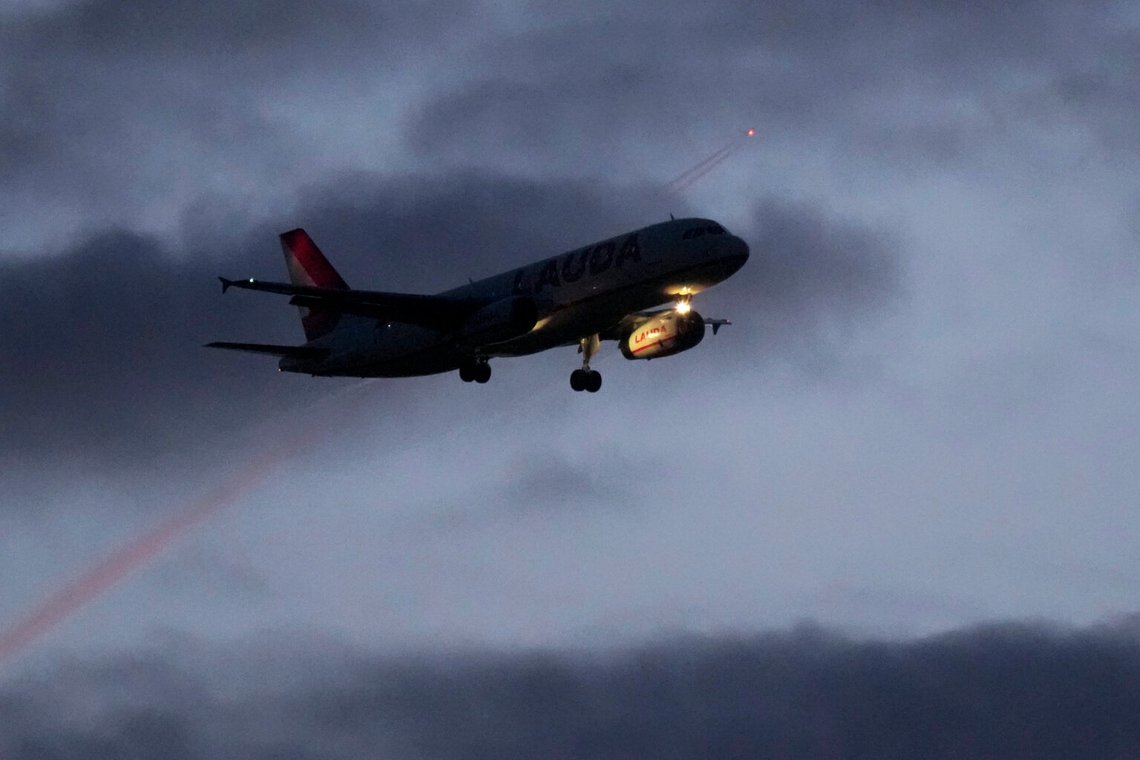 En Lauda Europe Airbus A320 närmar sig landning i Lissabon, 2 januari 2025. Foto: Armando Franca/AP Photo En Lauda Europe Airbus A320 närmar sig landning i Lissabon, 2 januari 2025. Foto: Armando Franca/AP Photo