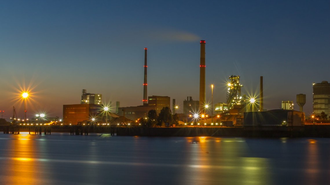 Vy över ArcelorMittals fabrik i Bremen. Foto: Matthias Süßen / Wikimedia Commons (cc by-sa 3.0). Vy över ArcelorMittals fabrik i Bremen. Foto: Matthias Süßen / Wikimedia Commons (cc by-sa 3.0).