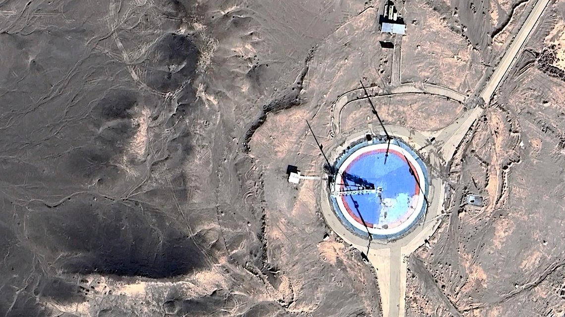 En uppskjutningsplatta vid det iranska rymdcentret Khomeini i Semnan-provinsen, som misstänks för att mörklägga militära missilprogram. Foto: Google Earth. En uppskjutningsplatta vid det iranska rymdcentret Khomeini i Semnan-provinsen, som misstänks för att mörklägga militära missilprogram. Foto: Google Earth.