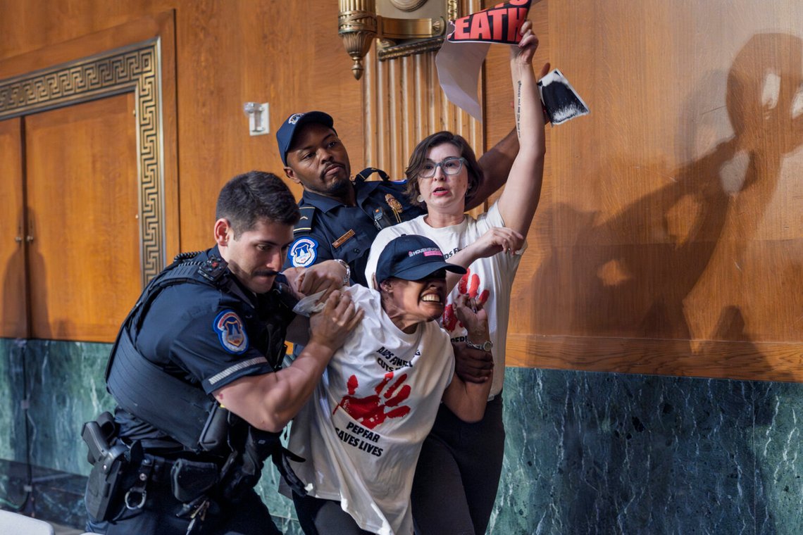 Demonstranter i senaten tidigare i veckan. Eftersom republikanerna har majoritet i senaten är demonstranterna aktiva. Foto: AP /J. Scott Applewhite/NTB Demonstranter i senaten tidigare i veckan. Eftersom republikanerna har majoritet i senaten är demonstranterna aktiva. Foto: AP /J. Scott Applewhite/NTB