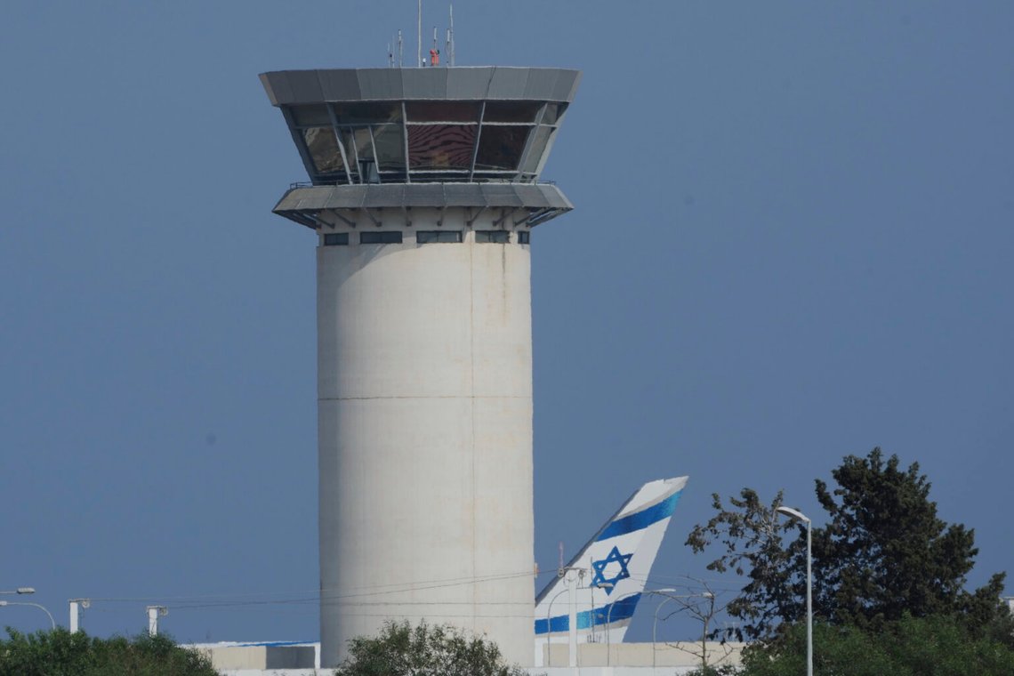 Israeliska flygbolag har flugit flera passagerarplan till Cypern de senaste dagarna för att säkerställa att de inte utsätts för iranska attacker. Foto: Petros Karadjias / AP / NTB Israeliska flygbolag har flugit flera passagerarplan till Cypern de senaste dagarna för att säkerställa att de inte utsätts för iranska attacker. Foto: Petros Karadjias / AP / NTB
