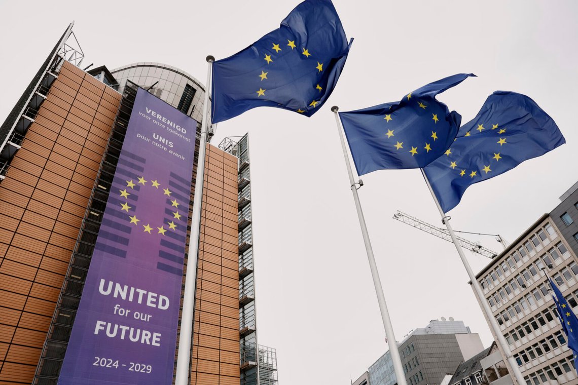Europeiska unionens flaggor fladdrar i vinden utanför EU:s högkvarter i Bryssel, Belgien, 27 maj 2025. Foto: Omar Havana/AP Photo Europeiska unionens flaggor fladdrar i vinden utanför EU:s högkvarter i Bryssel, Belgien, 27 maj 2025. Foto: Omar Havana/AP Photo