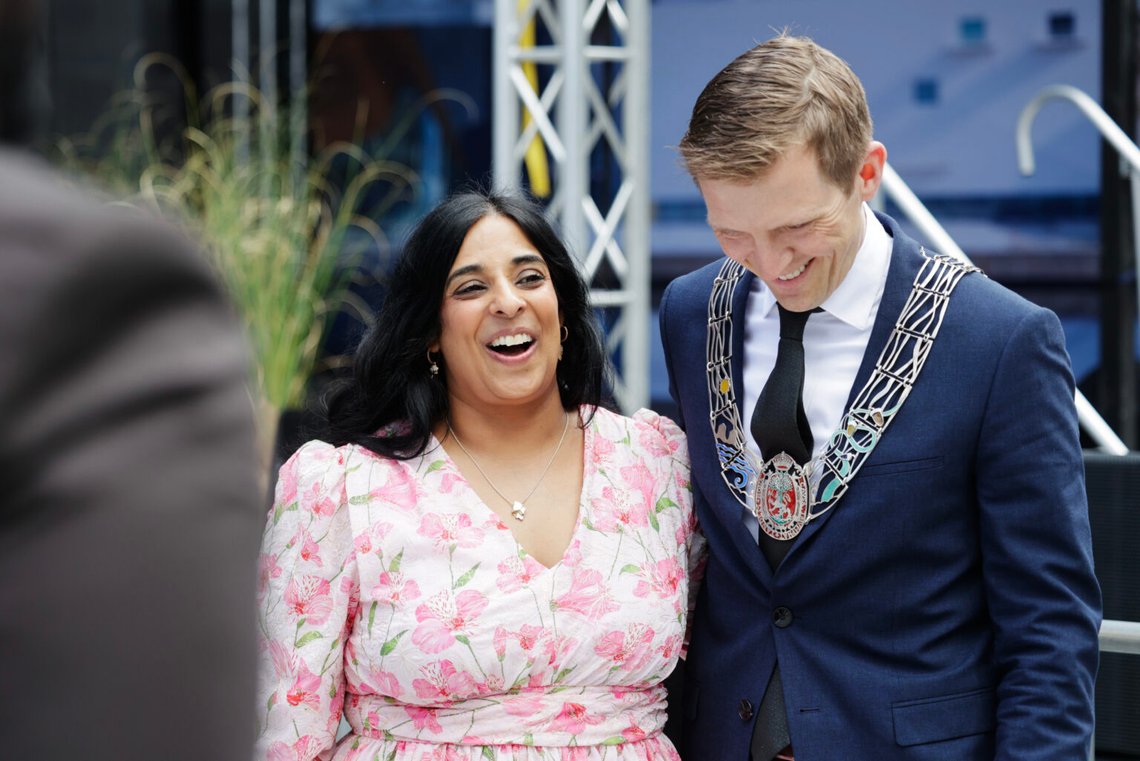 Borgmästare i Kristiansand Mathias Bernander (H) och kultur- och jämställdhetsminister Lubna Jaffrey (Ap) under invigningen av Kunstsilo i Kristiansand. Foto: Tor Erik Schrøder / NTB Borgmästare i Kristiansand Mathias Bernander (H) och kultur- och jämställdhetsminister Lubna Jaffrey (Ap) under invigningen av Kunstsilo i Kristiansand. Foto: Tor Erik Schrøder / NTB