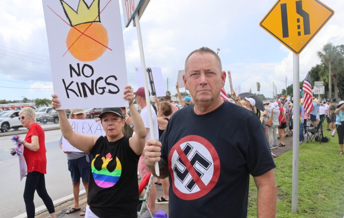 "No Kings"-demonstration i Brevard County, Florida. 14 juni 2025. Foto: Elisabeth Rooney. "No Kings"-demonstration i Brevard County, Florida. 14 juni 2025. Foto: Elisabeth Rooney.