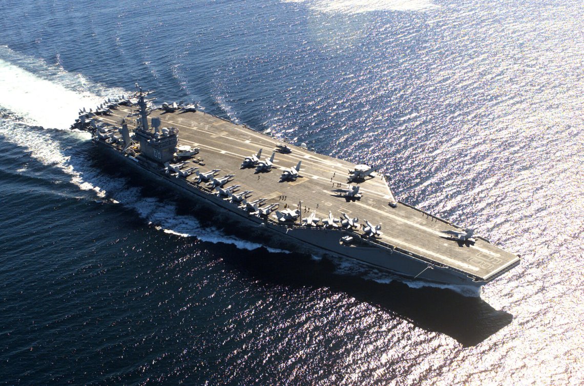 Transportfartyget USS Nimitz är på väg till Mellanöstern. Foto: Ukjent/Wikipedia Transportfartyget USS Nimitz är på väg till Mellanöstern. Foto: Ukjent/Wikipedia