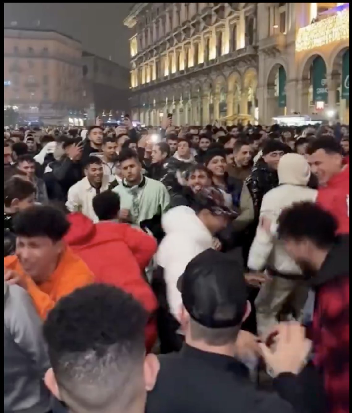 Piazzan utanför Duomo-katedralen i Milano i januari 2025. Piazzan utanför Duomo-katedralen i Milano i januari 2025.