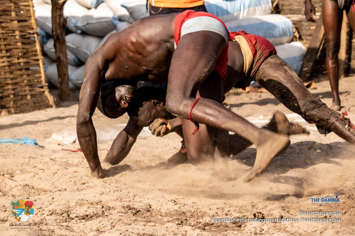 Brottning är en av de mest populära publiksporterna i Gambia. Foto: Gambia Tourism Board / Facebook. Brottning är en av de mest populära publiksporterna i Gambia. Foto: Gambia Tourism Board / Facebook.