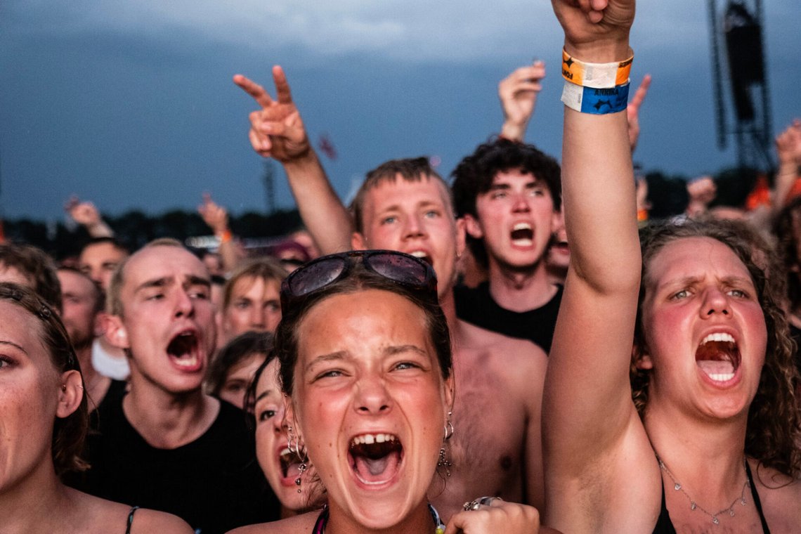 Det irländska bandet Fontaines D.C. spelar på Orange Scene på Roskildefestivalen i Danmark den 2 juli 2025. Foto: Helle Arensbak / Ritzau Scanpix / NTB. Det irländska bandet Fontaines D.C. spelar på Orange Scene på Roskildefestivalen i Danmark den 2 juli 2025. Foto: Helle Arensbak / Ritzau Scanpix / NTB.