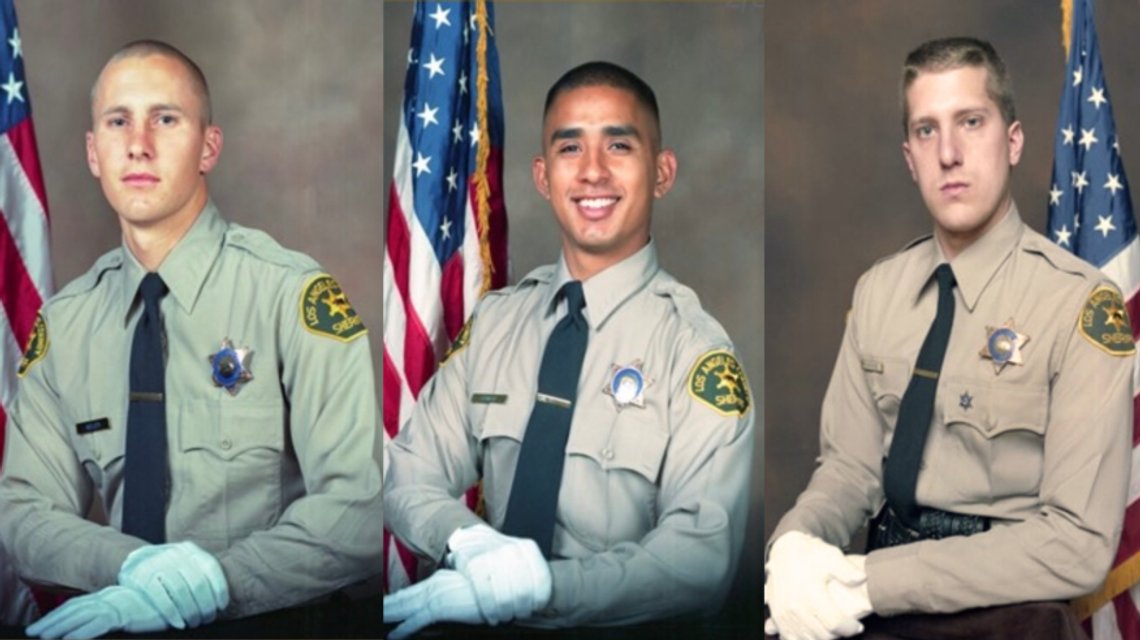 Från vänster: Kriminalinspektör Joshua Kelley-Eklund, kriminalinspektör Victor Lemus och kriminalinspektör William Osborn från Los Angeles County Sheriff's Department. Från vänster: Kriminalinspektör Joshua Kelley-Eklund, kriminalinspektör Victor Lemus och kriminalinspektör William Osborn från Los Angeles County Sheriff's Department.