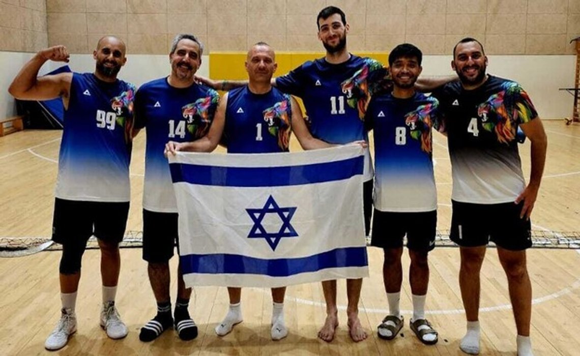 Det israeliska volleybollagets upplevde att deras flagga inte hissades under en turnering i Frankrike. Foto: Privat Det israeliska volleybollagets upplevde att deras flagga inte hissades under en turnering i Frankrike. Foto: Privat