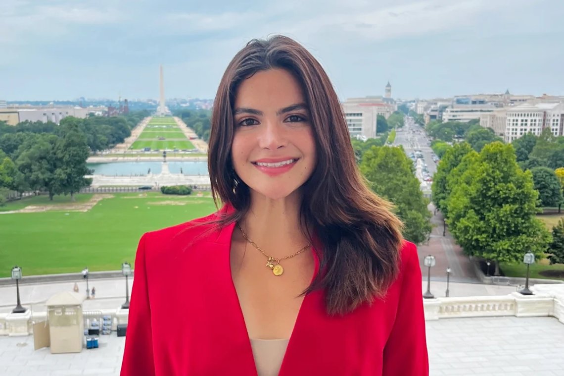 Valentina Gomez vill representera republikanerna i den amerikanska kongressen. Trump-anhängaren får mycket uppmärksamhet efter att hon satte eld på en Koran med en eldkastare. Foto: Gomez Valentina Gomez vill representera republikanerna i den amerikanska kongressen. Trump-anhängaren får mycket uppmärksamhet efter att hon satte eld på en Koran med en eldkastare. Foto: Gomez