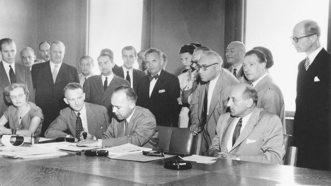 FN:s flyktingkonvention undertecknas i Genève den 28 juli 1951. Foto: © Arni / FN-arkivet. FN:s flyktingkonvention undertecknas i Genève den 28 juli 1951. Foto: © Arni / FN-arkivet.