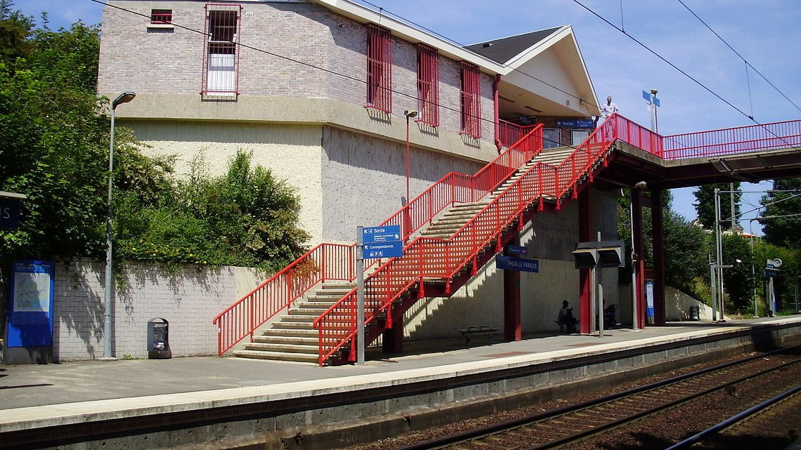 Thun-le-Paradis järnvägsstation ligger i Meulan, en liten kommun i Yvelines-avdelningen i Paris-regionen. Foto: Geralix / Wikimedia Commons (cc by-sa 3.0). Thun-le-Paradis järnvägsstation ligger i Meulan, en liten kommun i Yvelines-avdelningen i Paris-regionen. Foto: Geralix / Wikimedia Commons (cc by-sa 3.0).