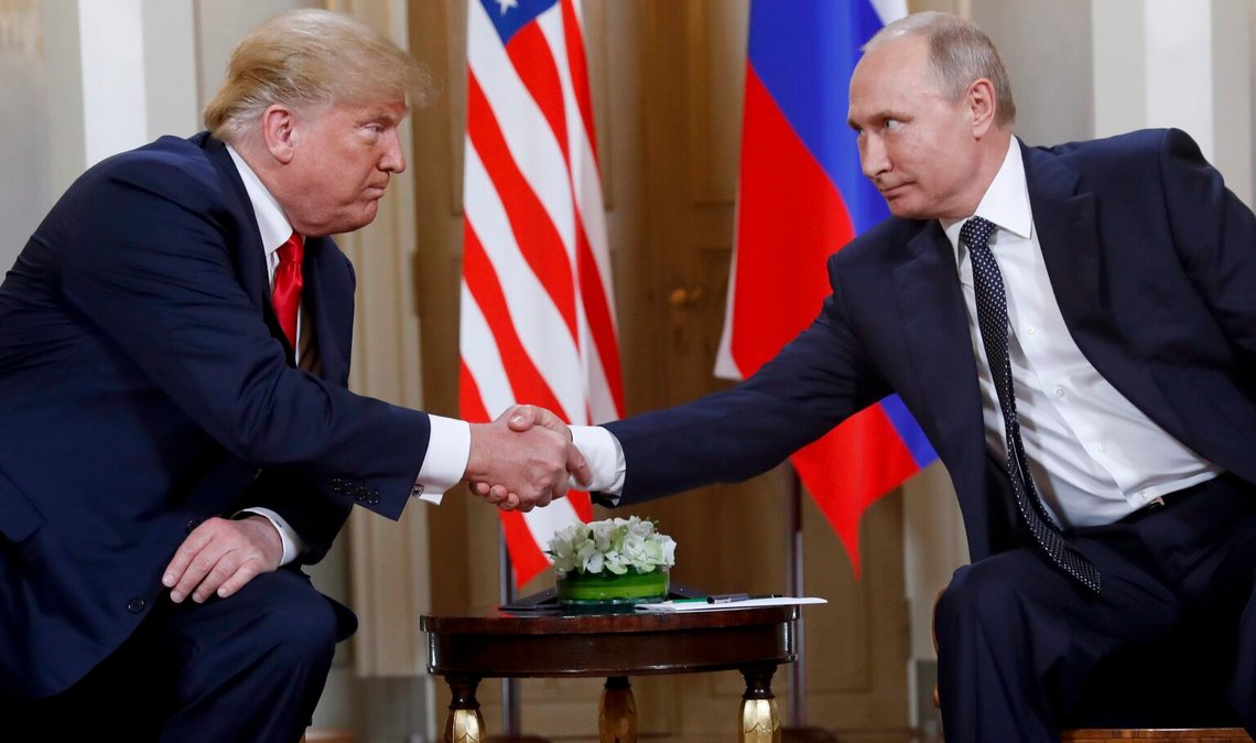 Donald Trump (vänster) och Vladimir Putin vid ett möte i Helsingfors 2018, under Trumps första mandatperiod som USA:s president. Om en vecka kommer de två statscheferna att mötas i Alaska, säger Trump. Foto: Pablo Martinez Monsivais / AP / NTB Donald Trump (vänster) och Vladimir Putin vid ett möte i Helsingfors 2018, under Trumps första mandatperiod som USA:s president. Om en vecka kommer de två statscheferna att mötas i Alaska, säger Trump. Foto: Pablo Martinez Monsivais / AP / NTB