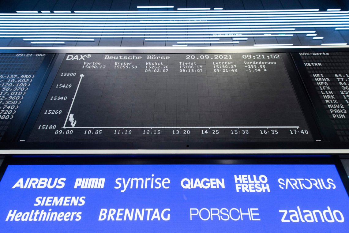 Bilden visar tio företag som lades till i Dax 40-indexet när det utökades 2021. Utländska investerare äger majoriteten av de 40 företag som är noterade på Frankfurtbörsens huvudindex. Foto: Boris Roessler / DPA via AP / NTB Bilden visar tio företag som lades till i Dax 40-indexet när det utökades 2021. Utländska investerare äger majoriteten av de 40 företag som är noterade på Frankfurtbörsens huvudindex. Foto: Boris Roessler / DPA via AP / NTB