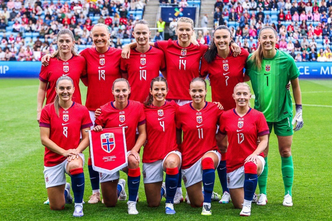 Det norska damlandslaget misslyckades i EM, men media är mer bekymrade över var i Norge spelarna kommer ifrån. Foto: Geir Olsen / NTB Det norska damlandslaget misslyckades i EM, men media är mer bekymrade över var i Norge spelarna kommer ifrån. Foto: Geir Olsen / NTB